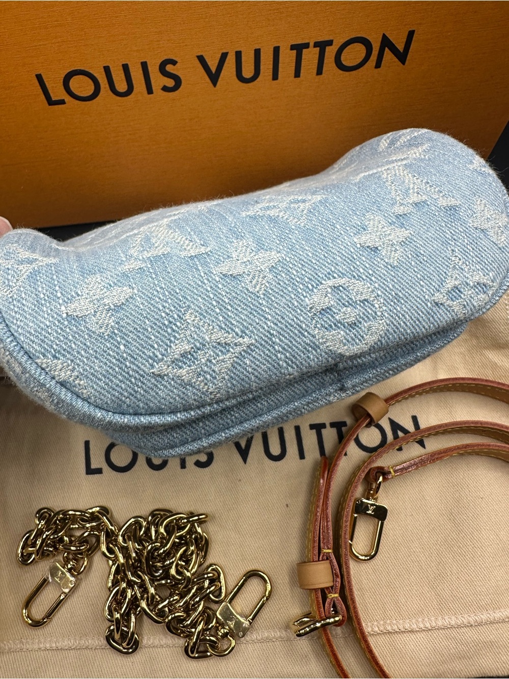 Louis Vuitton Denim mini bumbag - Picture 9 of 13